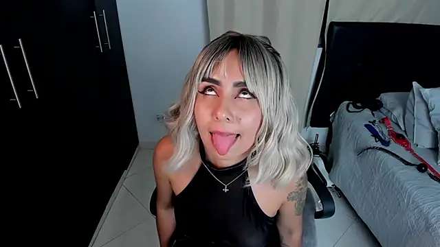 Emilyvalk_ Show in webcam