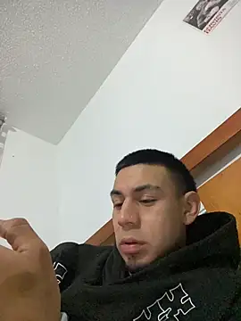 Taylor_DiamondBoy élő XXX-chatje