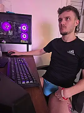 BoyWithToys1n Webbikameraesitys