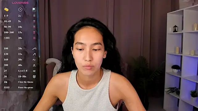 FlirtyAura's Live XXX Chat
