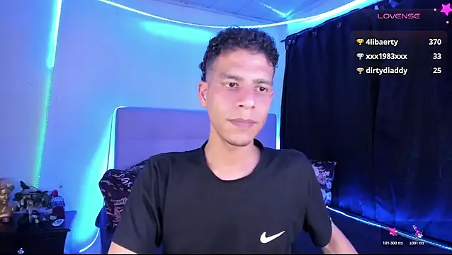 Ethan_BoyyのライブXXXチャット