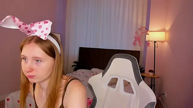 LiliTiny élő XXX-chatje