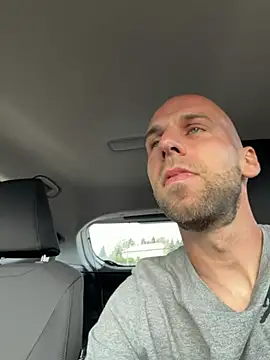 Oliver_outside Live XXX Chat