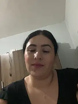 צ'אט XXX בשידור חי של IvettSt_