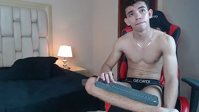 Онлайн чат XXX CamiloRoss_