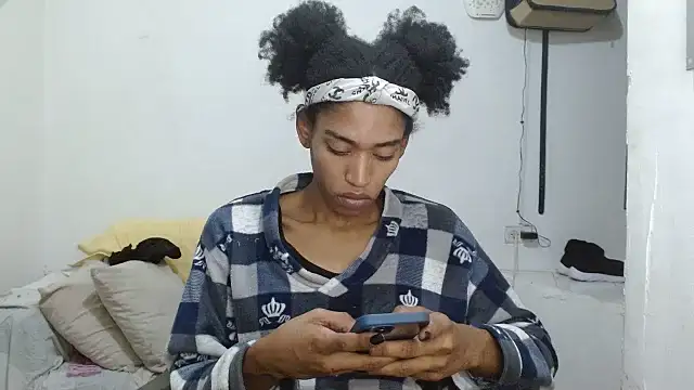 הופעת וובקאם של angelamarie1