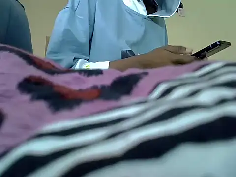fine-ebonie's Live XXX Chat