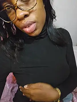 צ'אט XXX בשידור חי של Im_Camila__