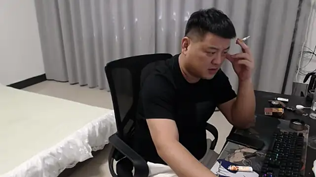 zhang1118 在線直播表演