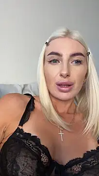 Mia_Roxie's Live XXX Chat