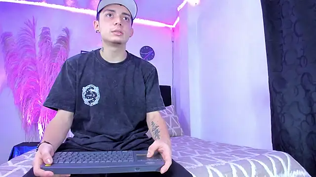 Show modela ValerieAndDexter na web-kameri