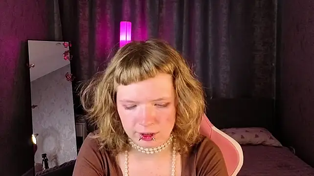 VioletDesiree's Live XXX Chat