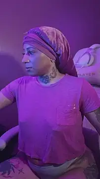 Crowned_Nyaries' Webcam Show