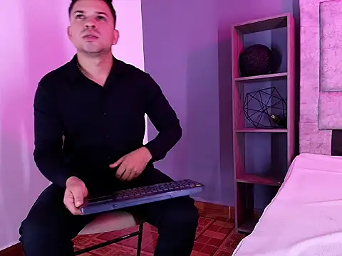 Hey_Noaah Show in webcam
