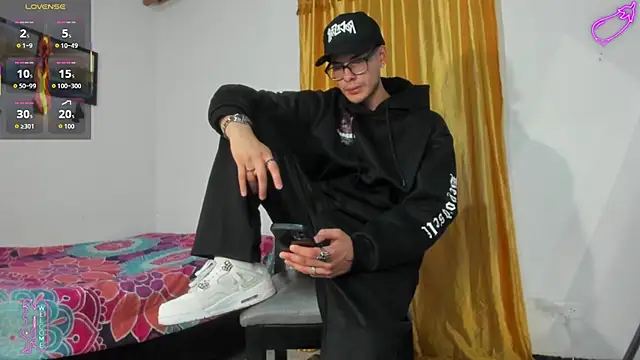 Vlad__night live XXX chat