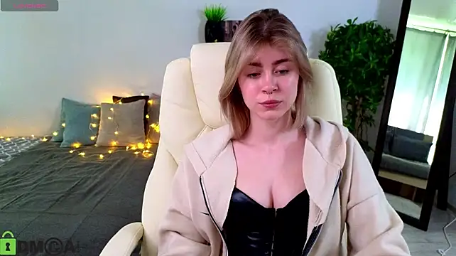 Lilycollins_ – Live XXX-chat