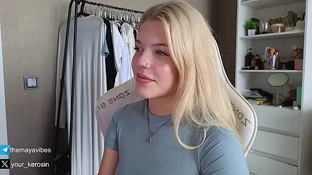 Maya_NextDoor Adlı Modelin Canlı XXX Sohbeti