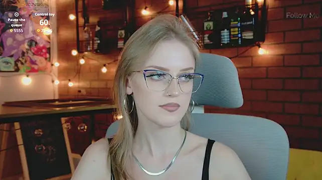 Chat +18 de KiraMontoya ao vivo