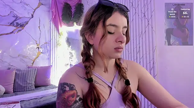 Naomy_tay1 Adlı Modelin Canlı XXX Sohbeti