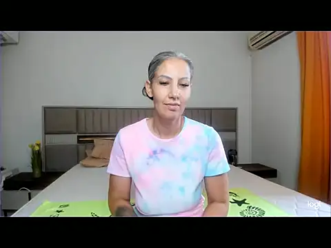 LexxxyDiamond's Webcam Show