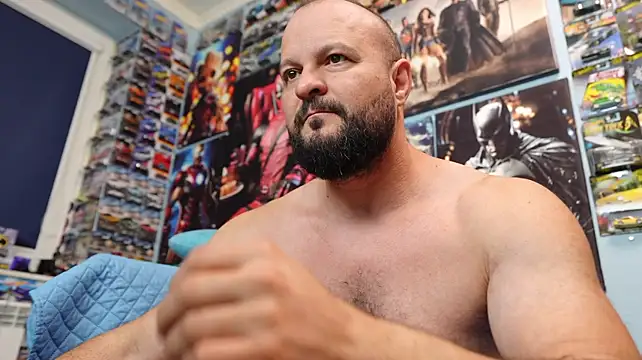 Muscle_Bear: διαδικτυακό σόου στην κάμερα