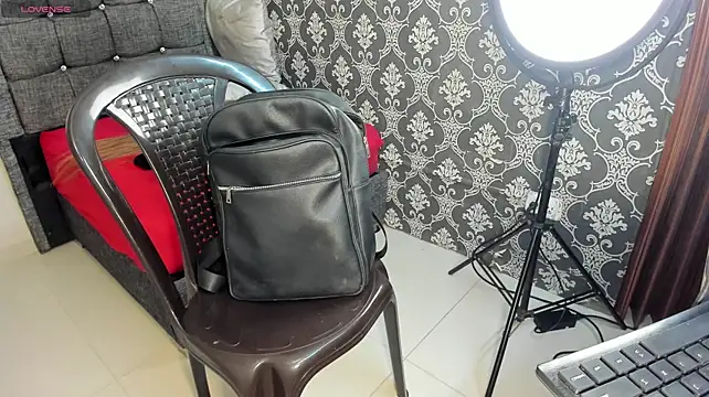 HugeCock_Puppy Webcam Show