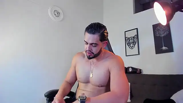 Justin_kingX7 Chat XXX in diretta