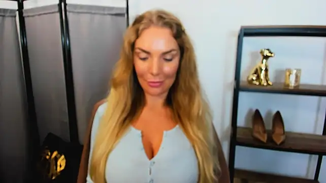 AulloraHoney's Live XXX Chat