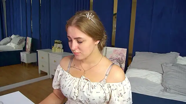 EllaBells live XXX chat