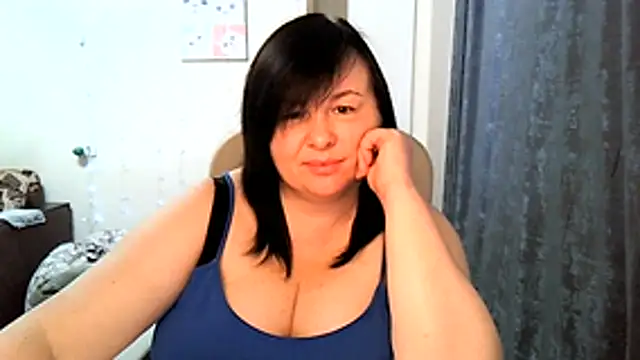 EmilyaLooo's Live XXX Chat