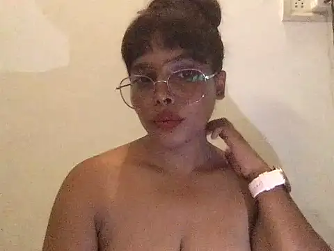 Chatroom XXX en direct de raveena_hot