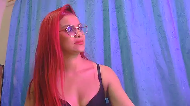Chat XXX en directo de tinny_emiily