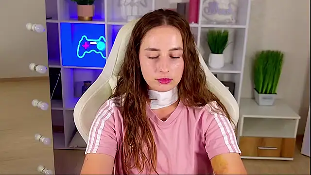 NadinnL Adlı Modelin Canlı XXX Sohbeti