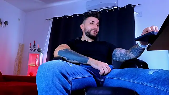 MightyAaron66 Live XXX-chat