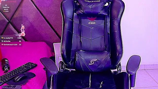 XXX chat uživo modela Mikaela-Banes