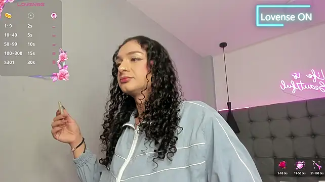 scarletcherry18's Live XXX Chat