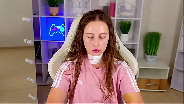NadinnL 现场XXX聊天