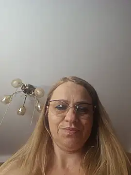 BLONDKICIA1 live XXX chat
