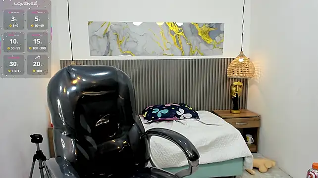 JDWhite18 Adlı Modelin Canlı XXX Sohbeti
