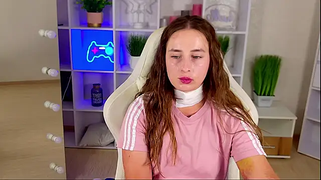 NadinnL Adlı Modelin Canlı XXX Sohbeti