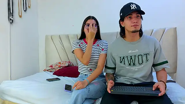 sweetauracouple Adlı Modelin Canlı XXX Sohbeti