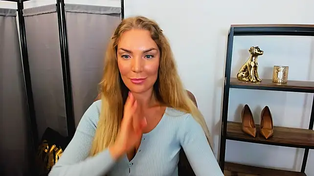 AulloraHoney live XXX chat