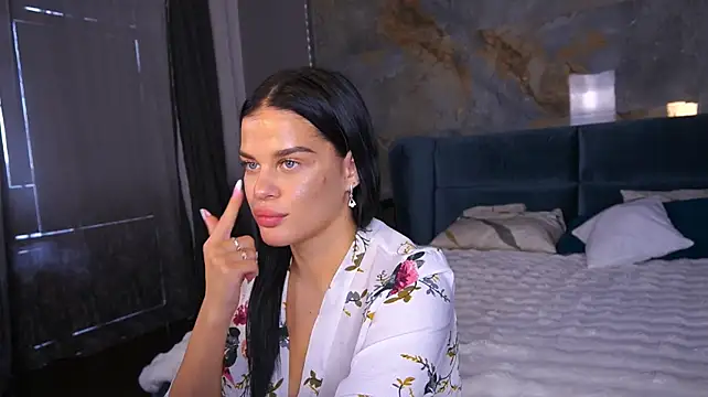 Luna_NextDoor's Live XXX Chat