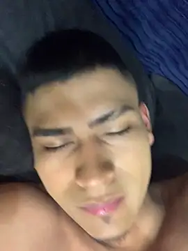 Chat XXX ao vivo de Emiliano_Reyes