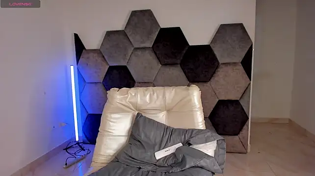 Latrellx7 Webcam-Show