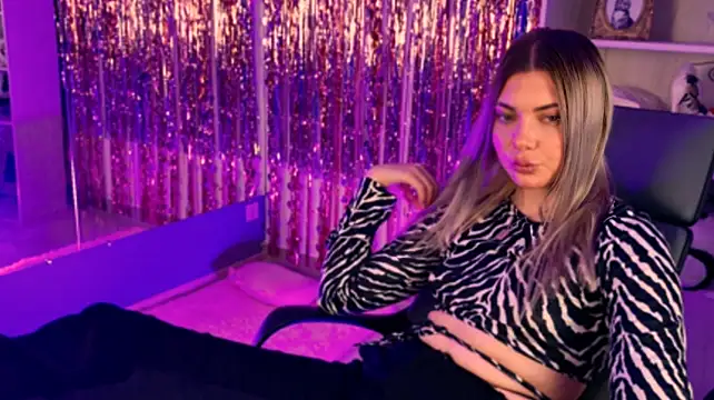 Chat XXX en directo de HyileyClark