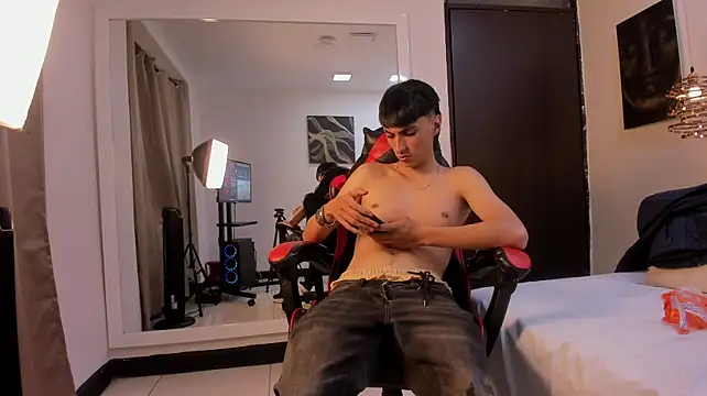 XXX chat uživo modela LeoDrake_