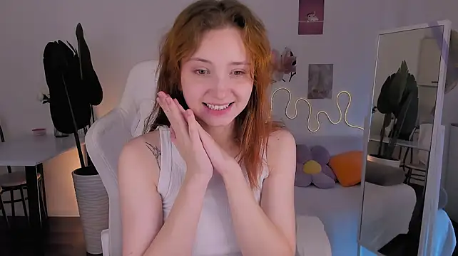 LittlePeach007 Chat XXX in diretta