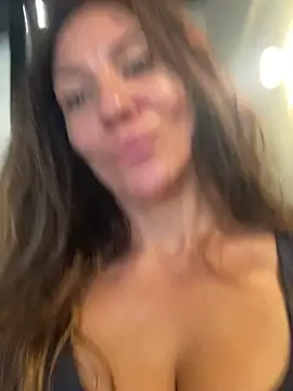 AnnaFlowerBabe Adlı Modelin Canlı XXX Sohbeti