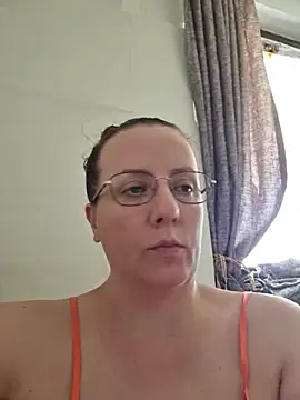 Goodass7 Adlı Modelin Canlı XXX Sohbeti